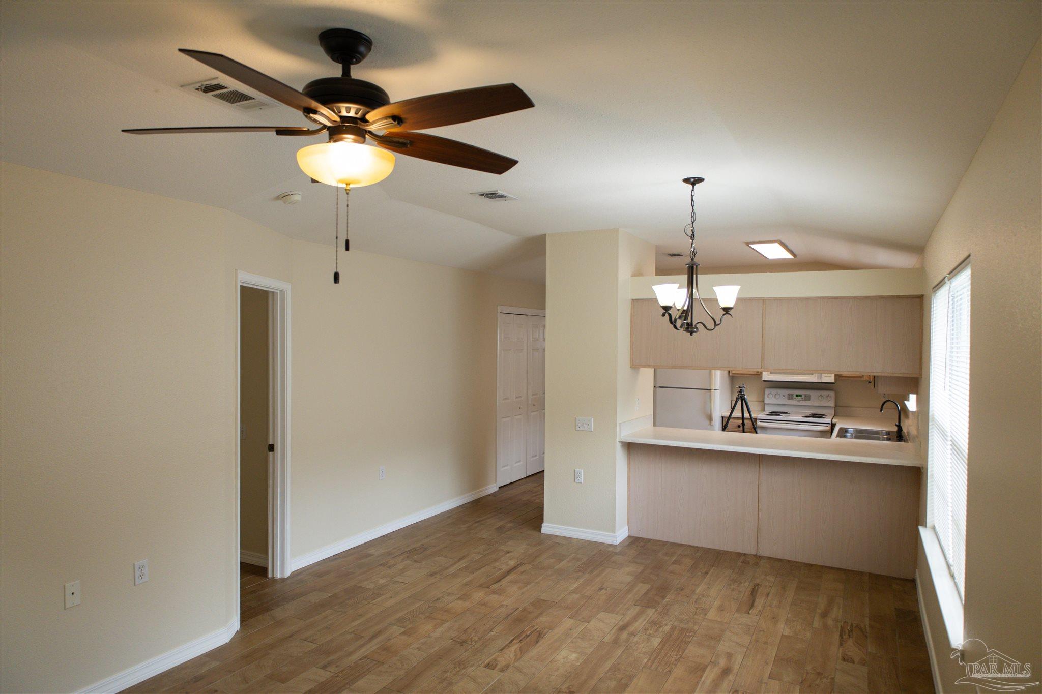 2460 Trailwood Dr