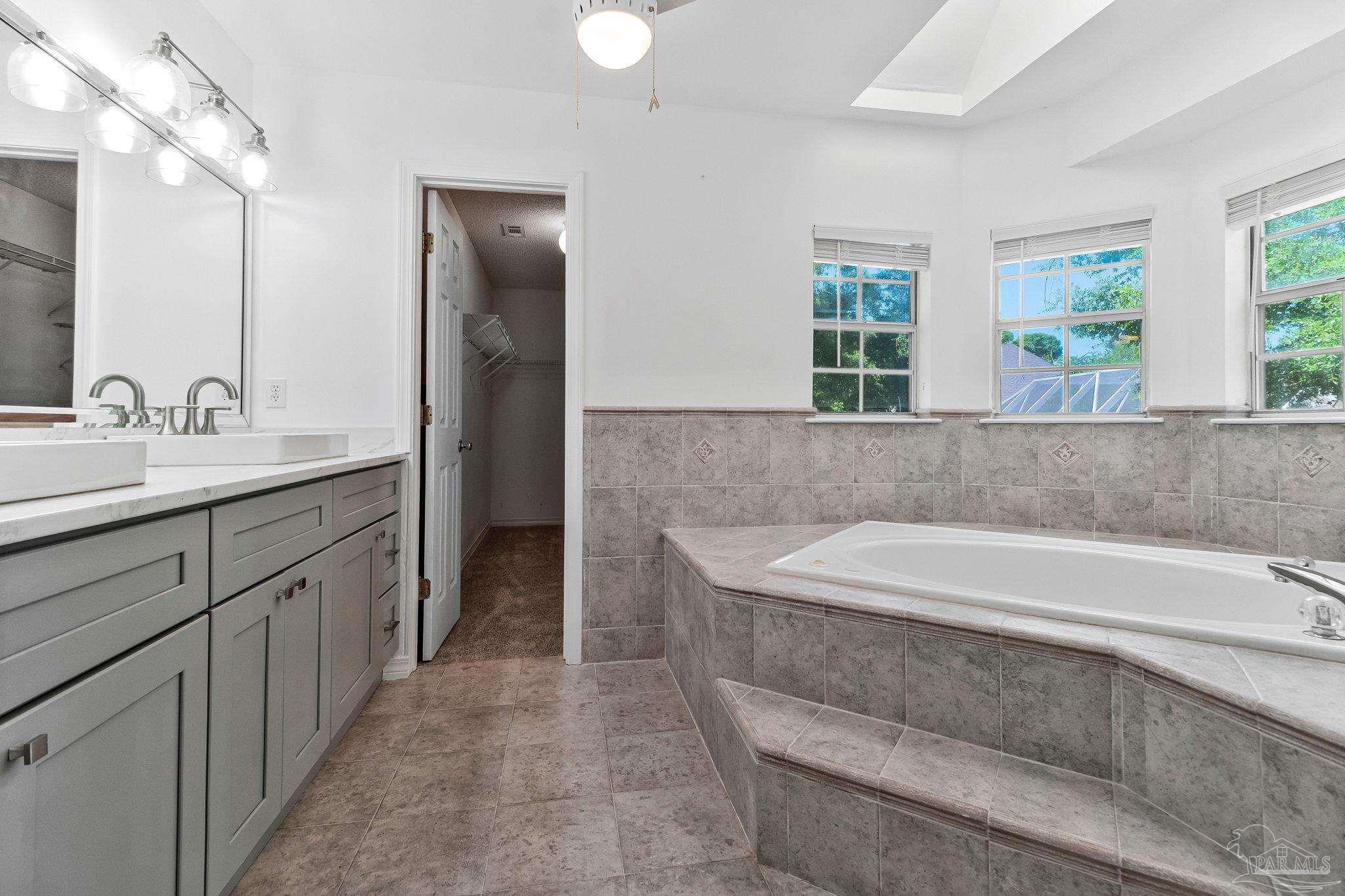 4530 Baywalk Cir