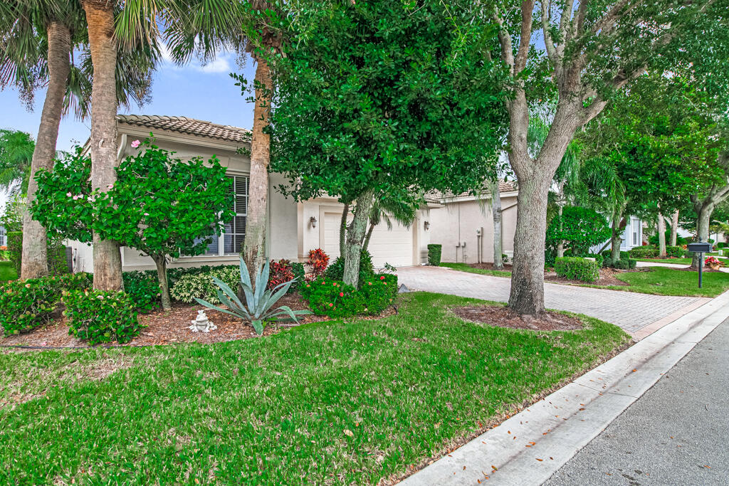 8171 Seahorse Cove Boulevard