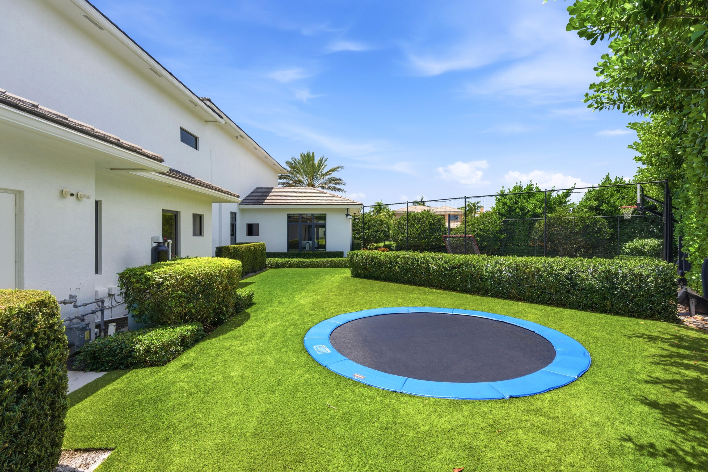 9105 Pintura Way
