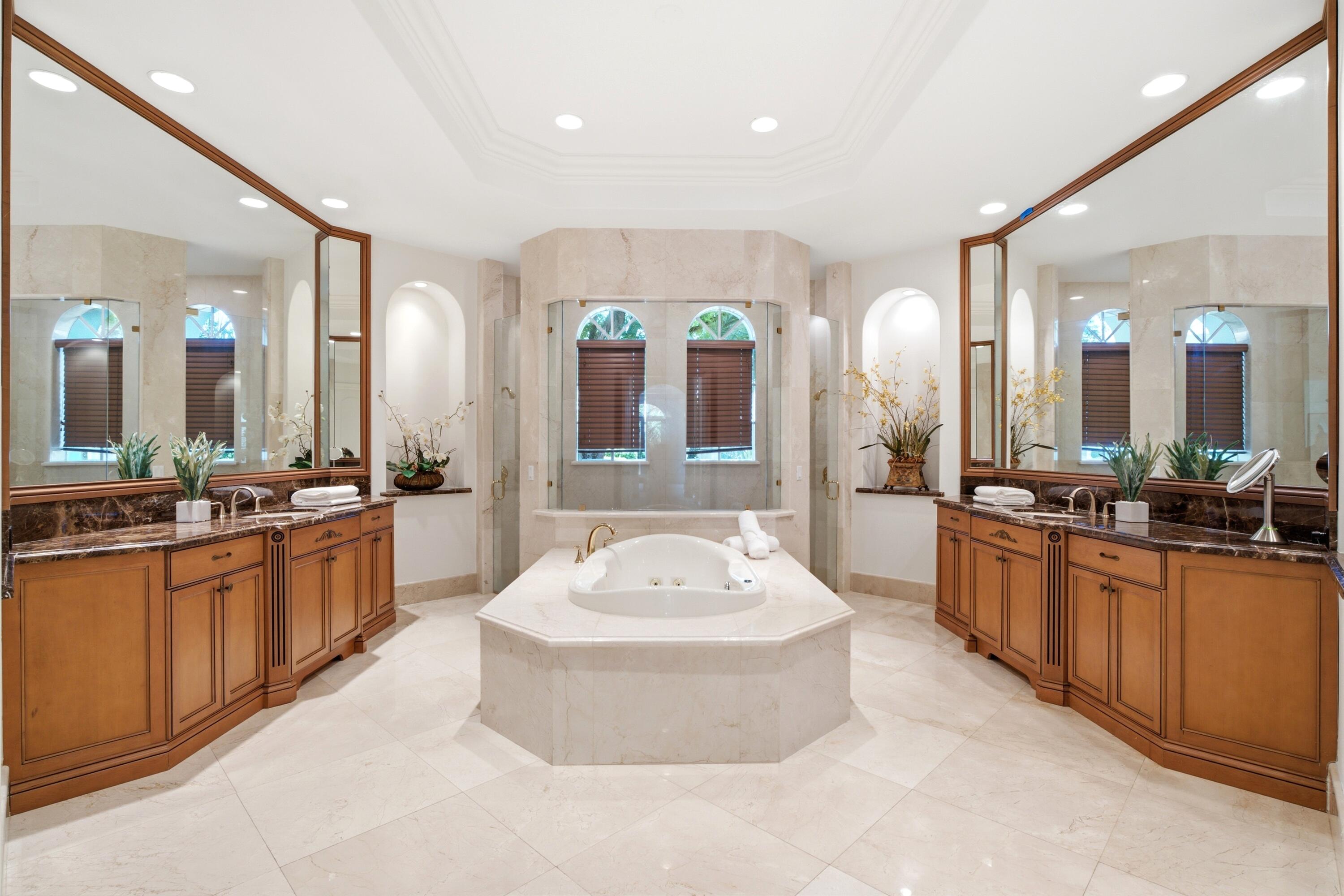 17165 Ave Le Rivage