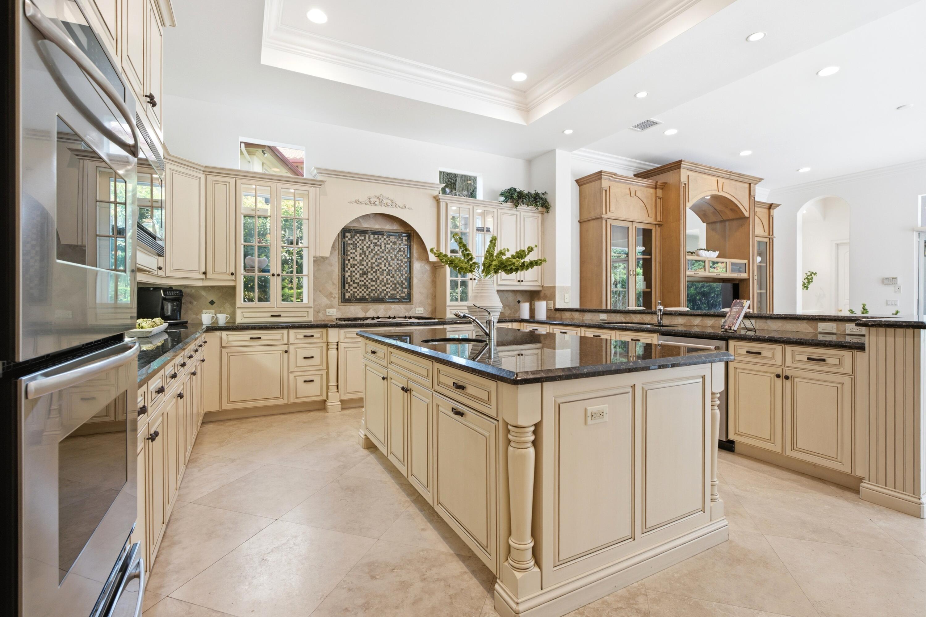 17165 Ave Le Rivage