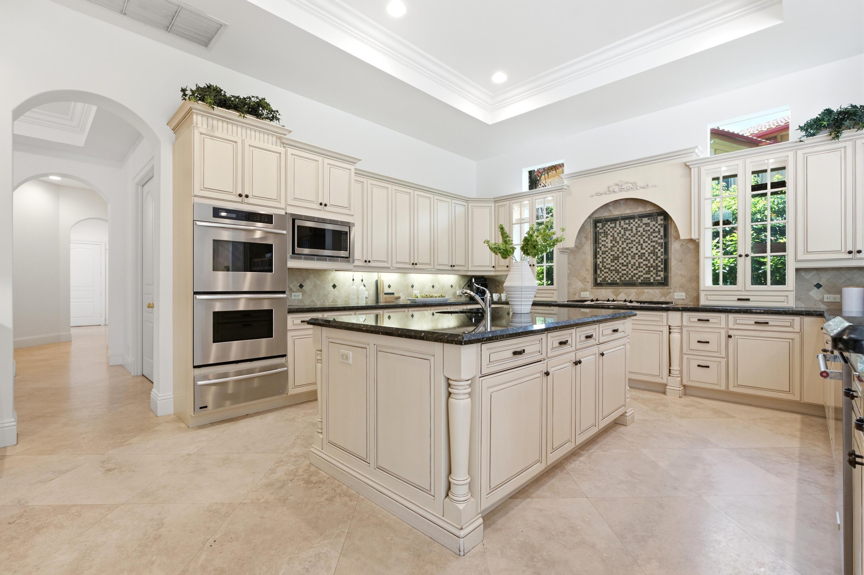17165 Ave Le Rivage