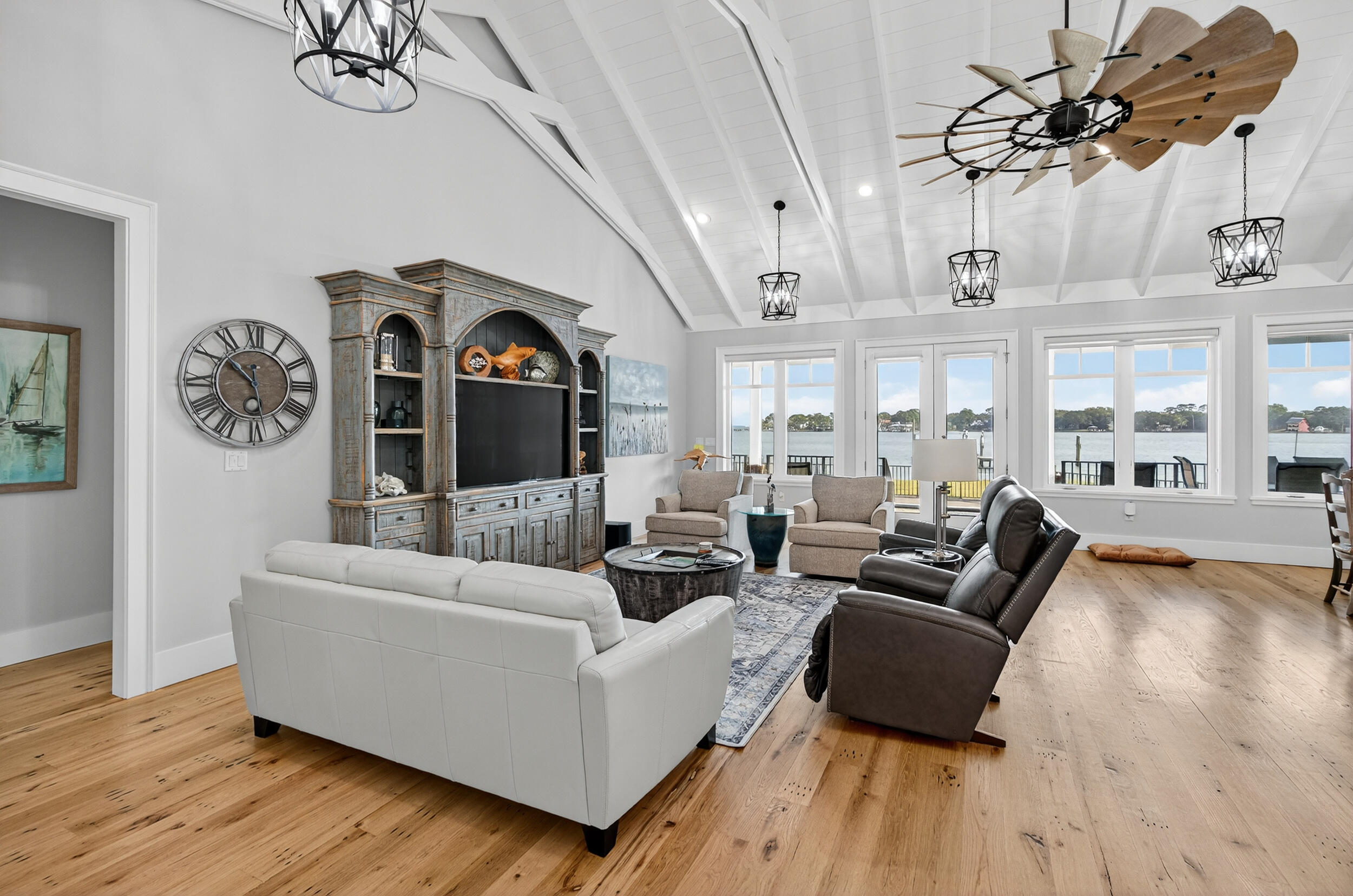 901 Peacocks Point Drive