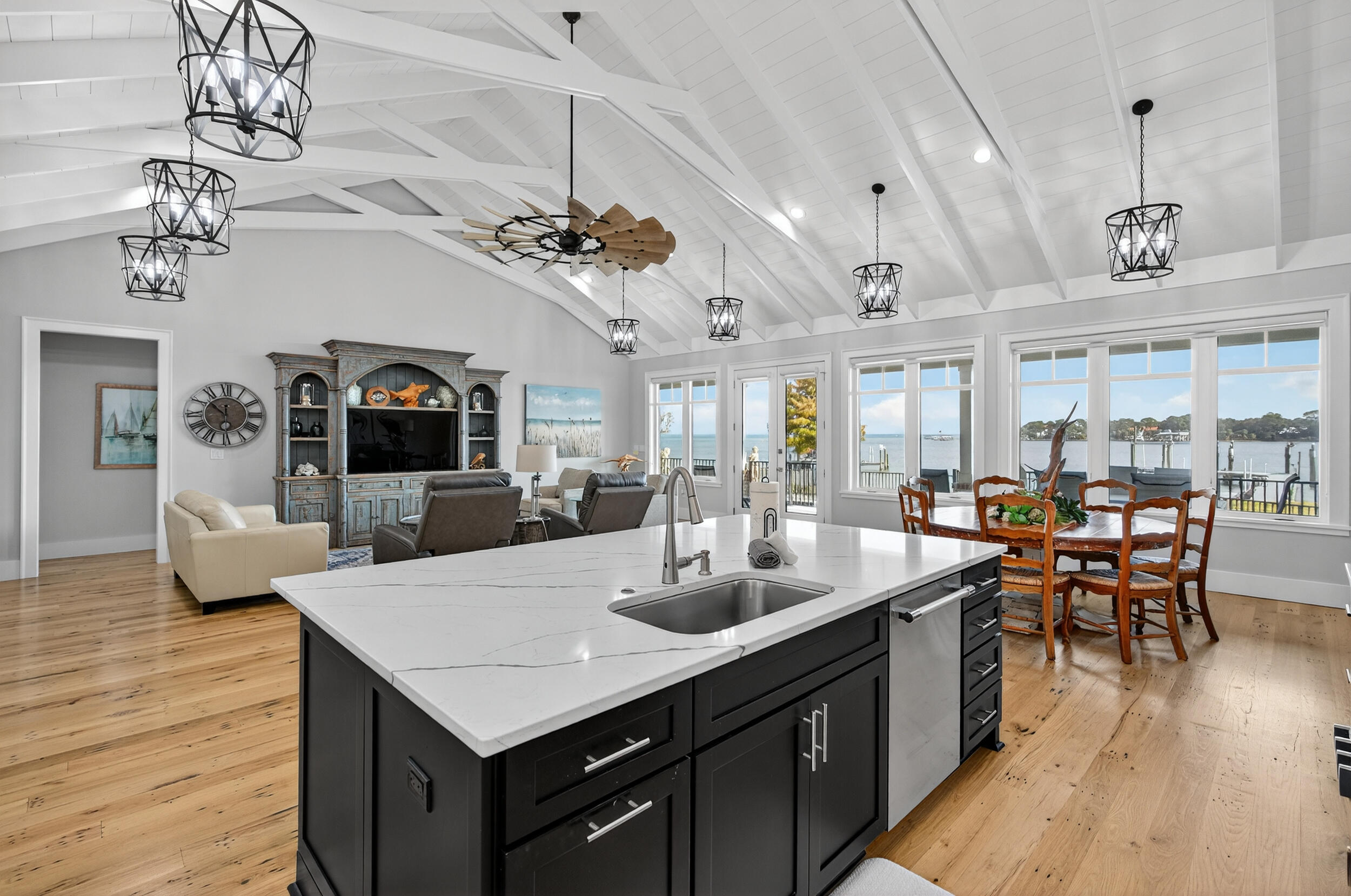 901 Peacocks Point Drive