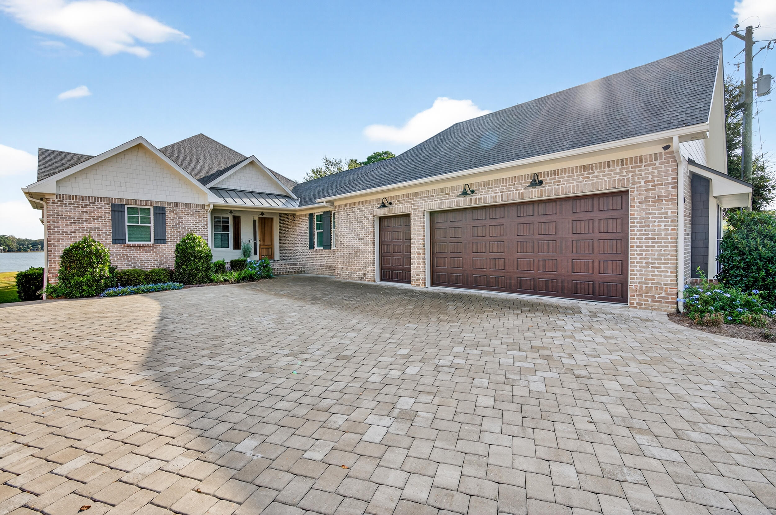 901 Peacocks Point Drive