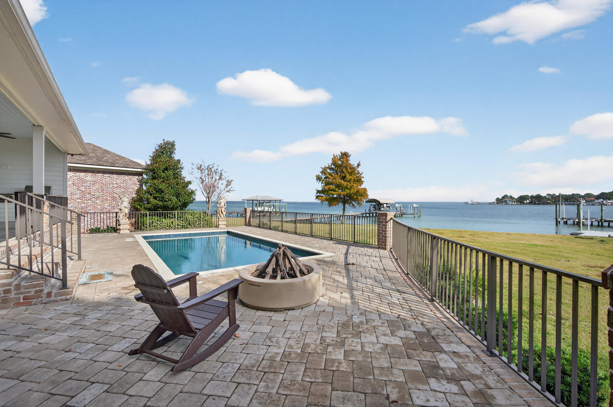 901 Peacocks Point Drive