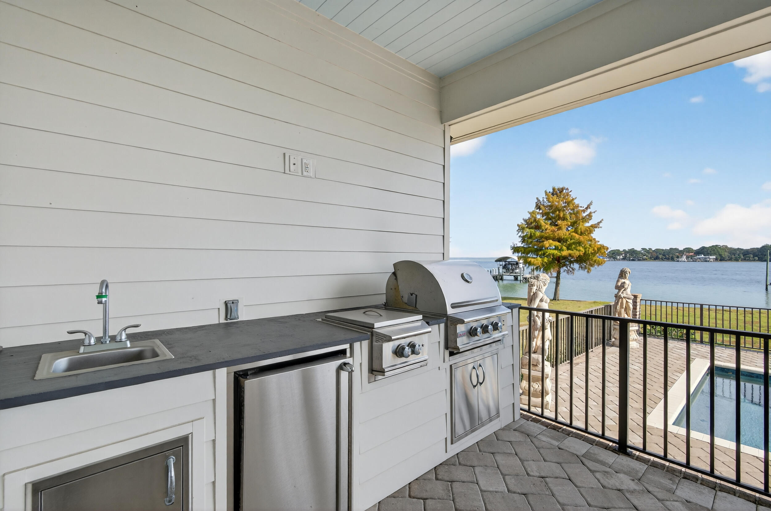 901 Peacocks Point Drive