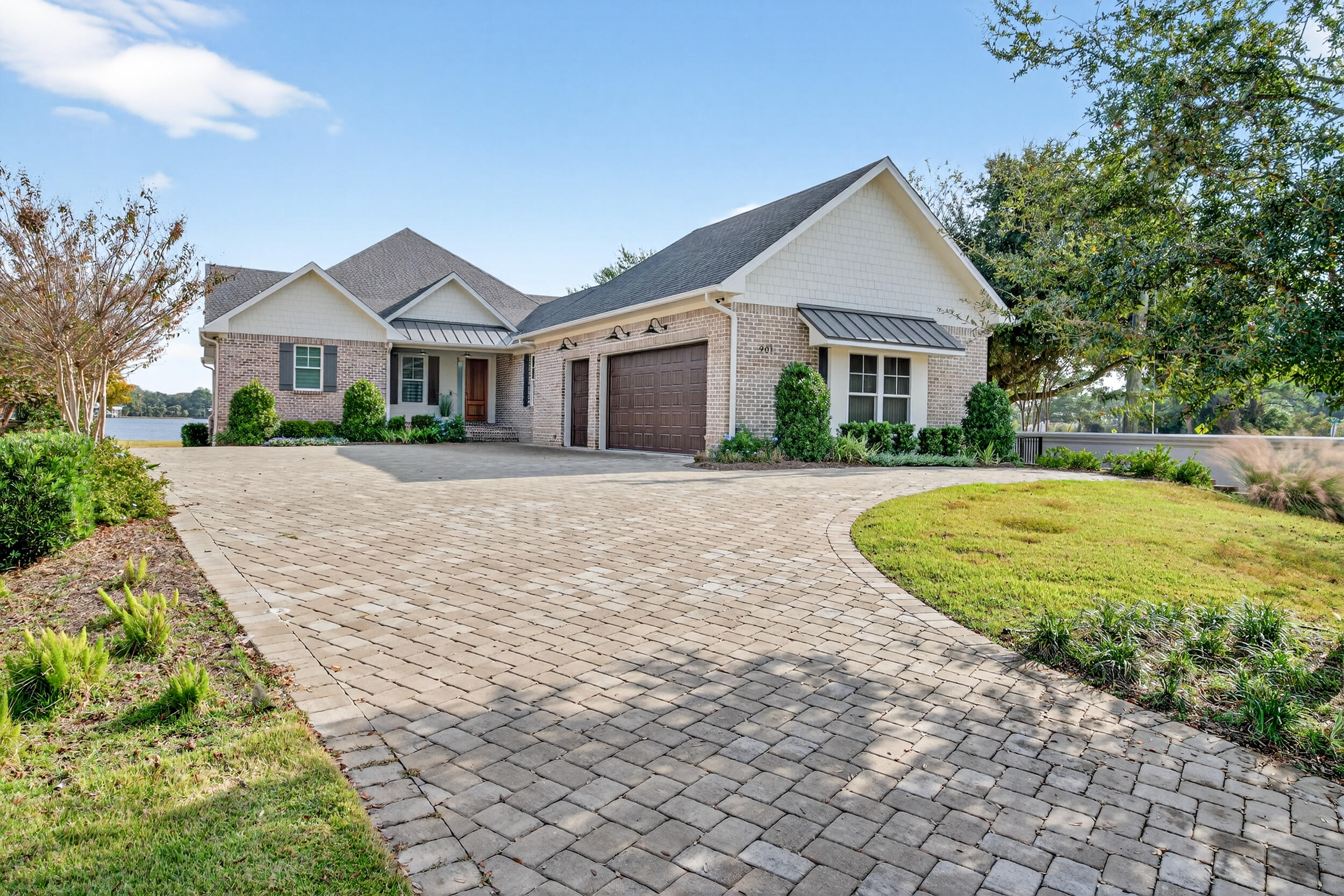 901 Peacocks Point Drive