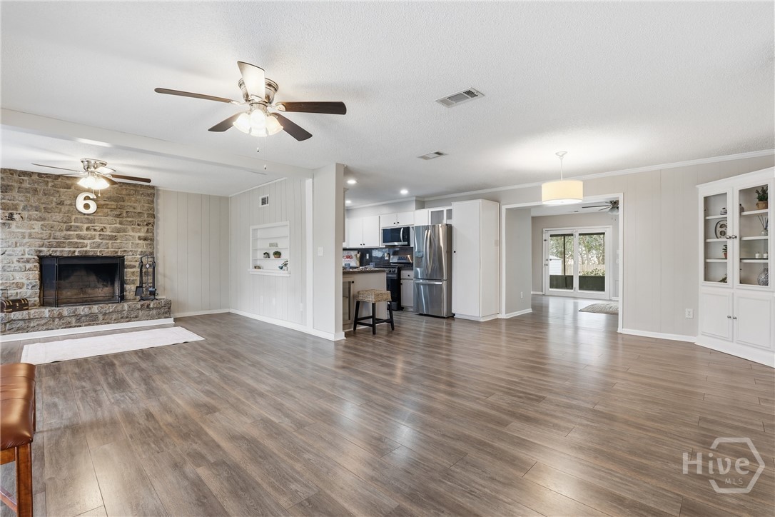 6 La Brea Boulevard