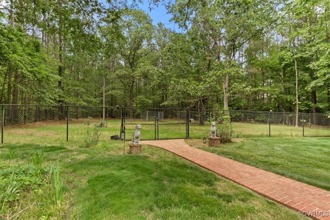 11216 Woodstock Heights Dr