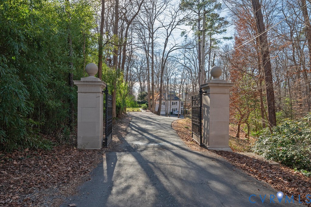 705 Old Locke Ln