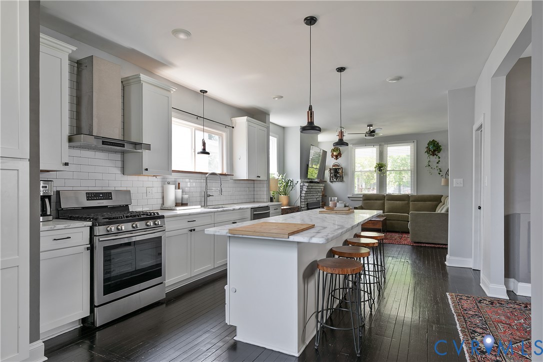 113 W 33rd St