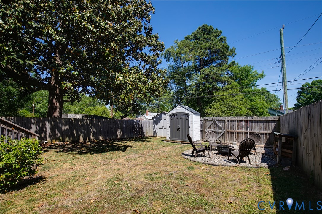 113 W 33rd St