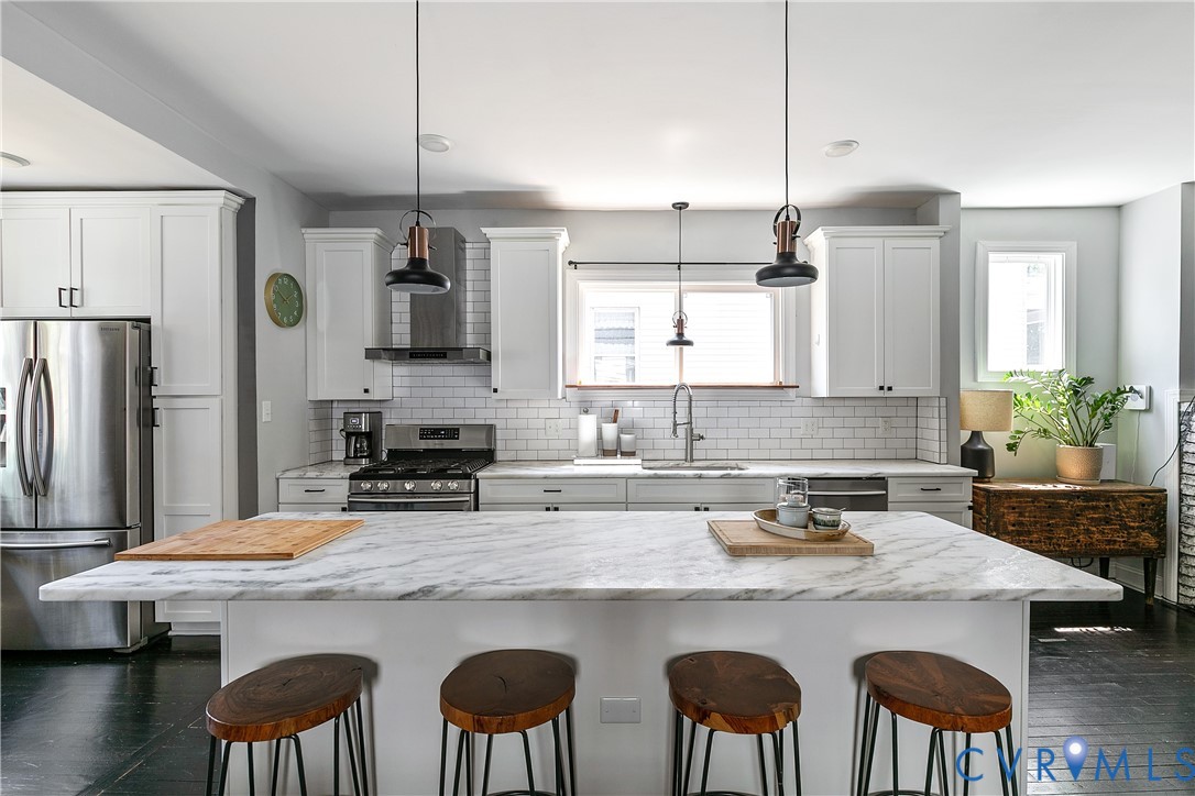 113 W 33rd St