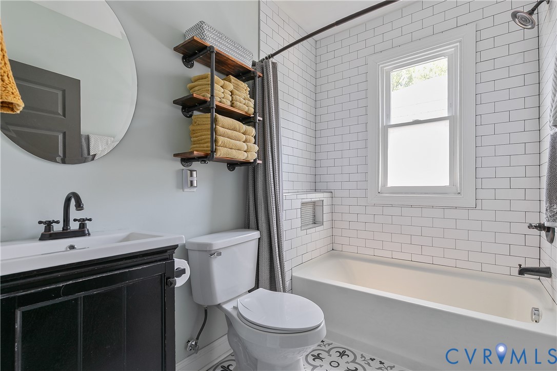 113 W 33rd St
