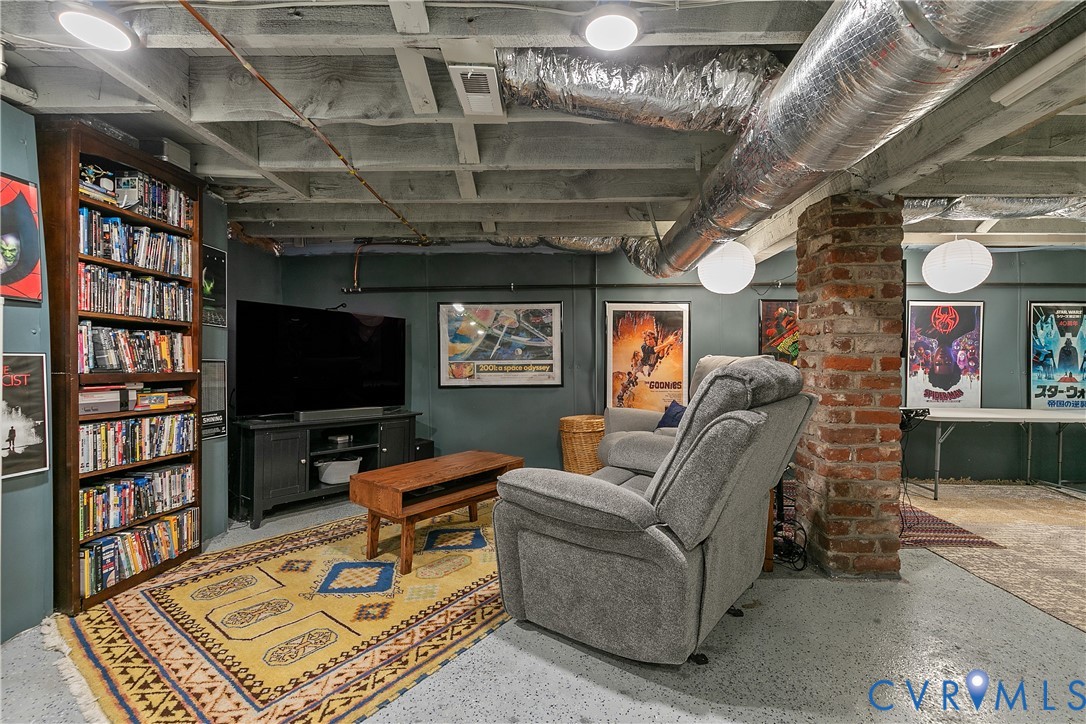 113 W 33rd St