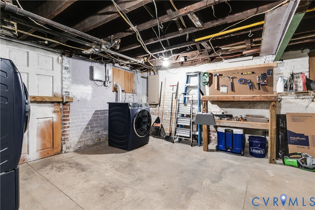 2704 Grayland Ave