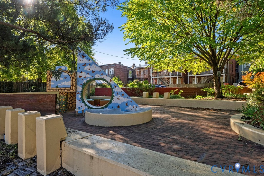 107 N Allen Ave