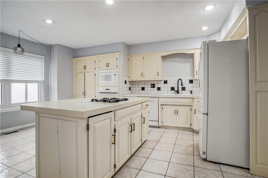 7054 Lakeshore Drive