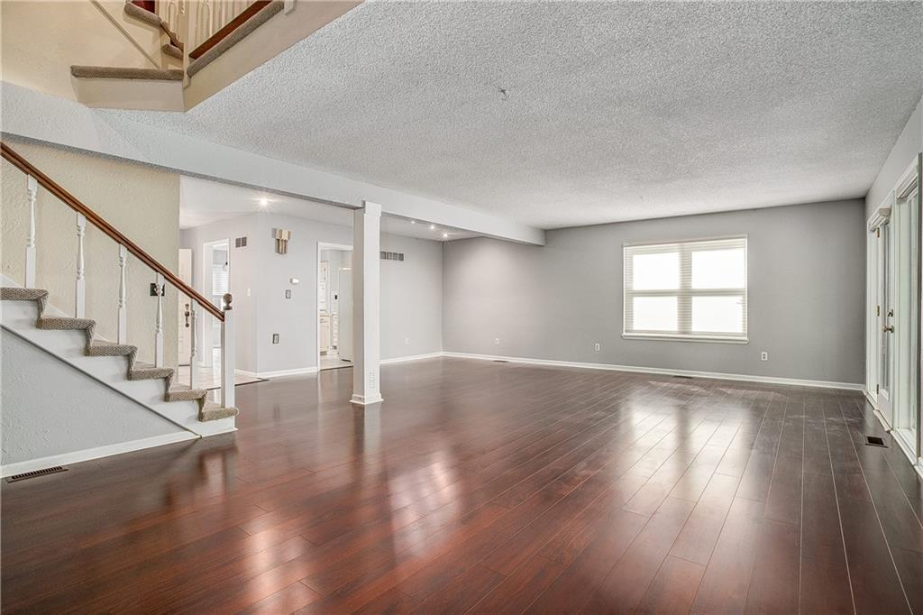 7054 Lakeshore Drive