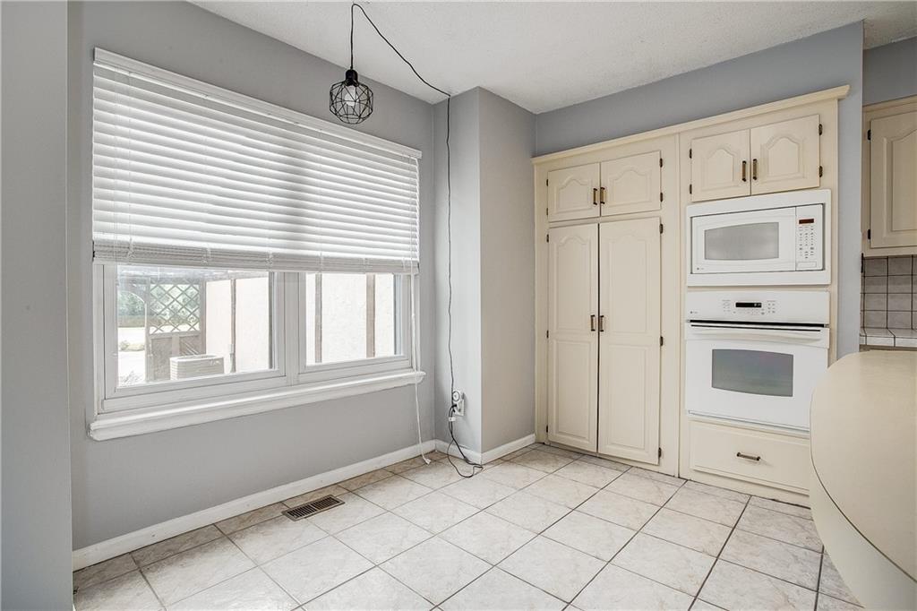 7054 Lakeshore Drive