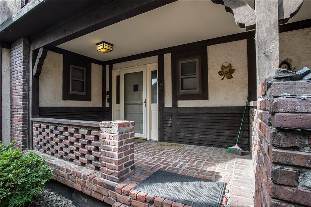 7054 Lakeshore Drive