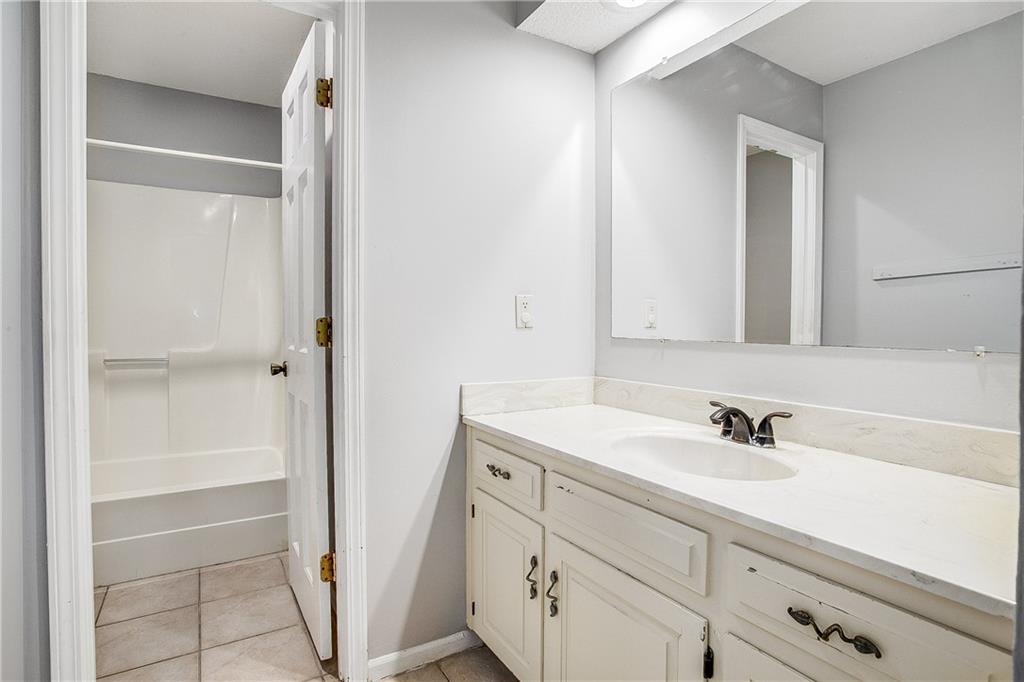 7054 Lakeshore Drive