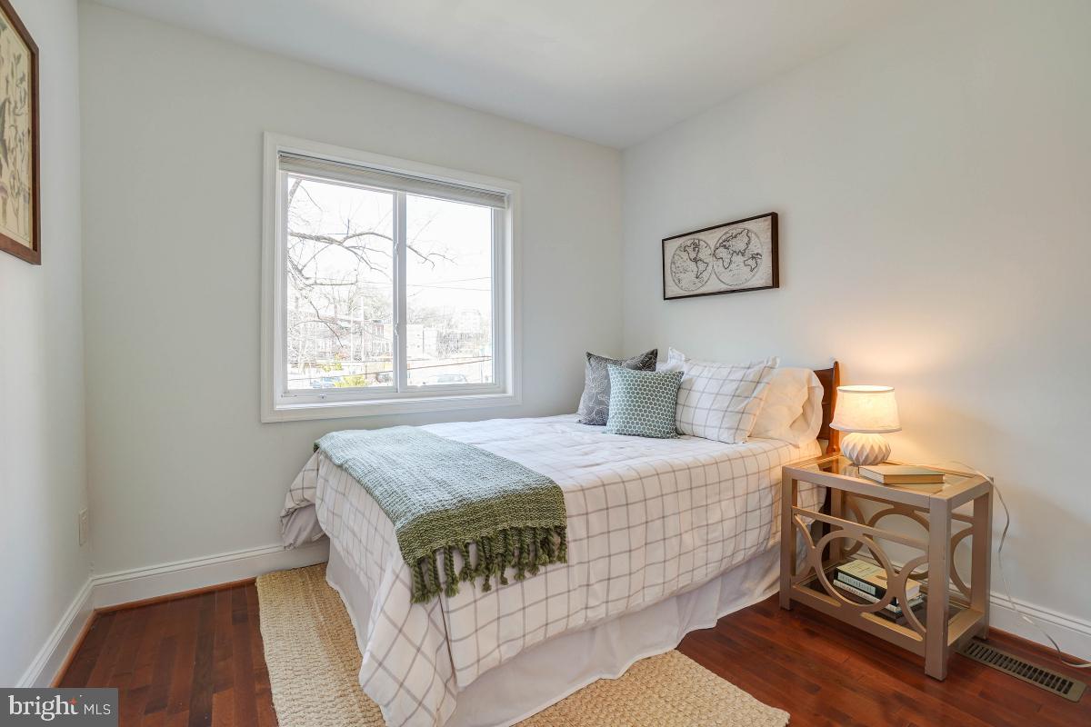 212 Oklahoma Ave NE