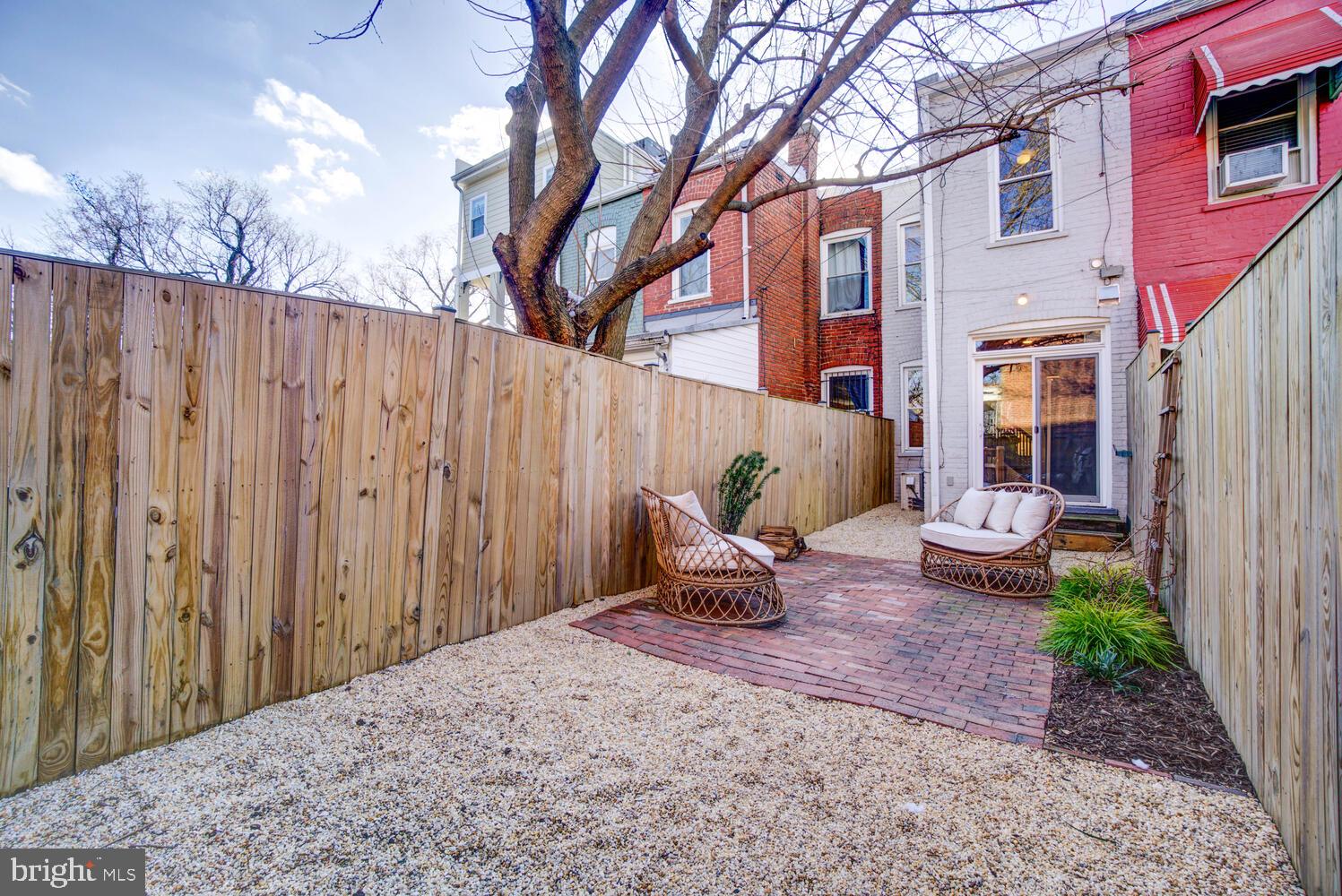 213 14th Pl NE