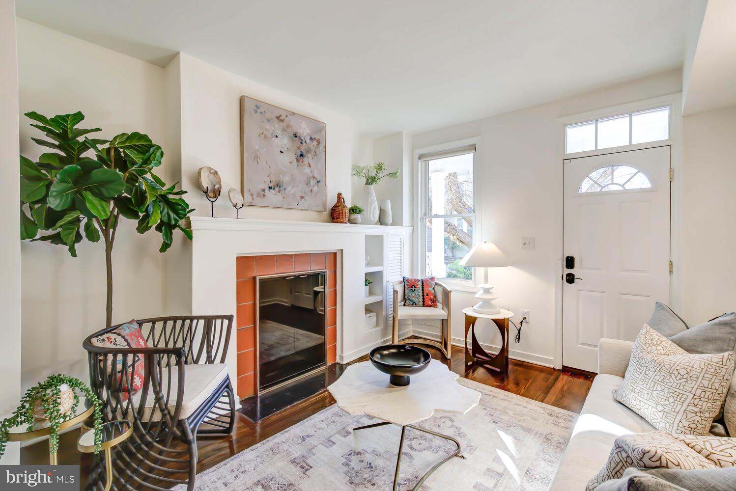 213 14th Pl NE