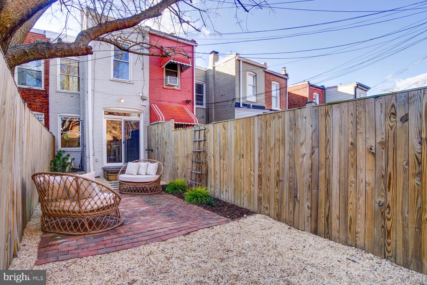 213 14th Pl NE