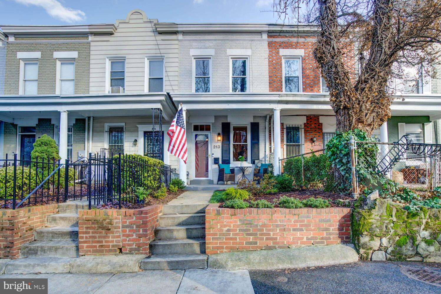 213 14th Pl NE
