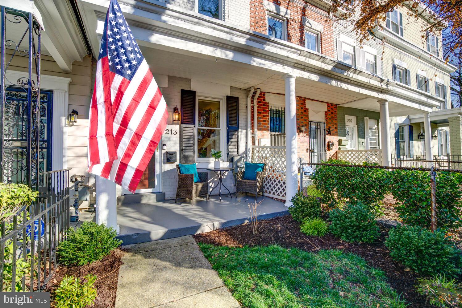 213 14th Pl NE