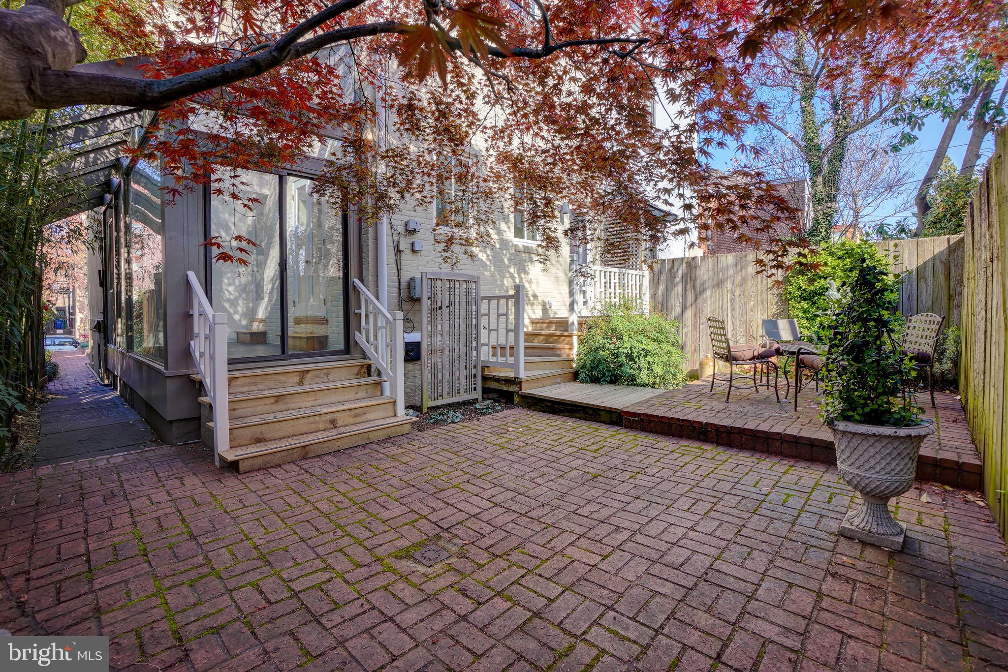 103 6th St NE