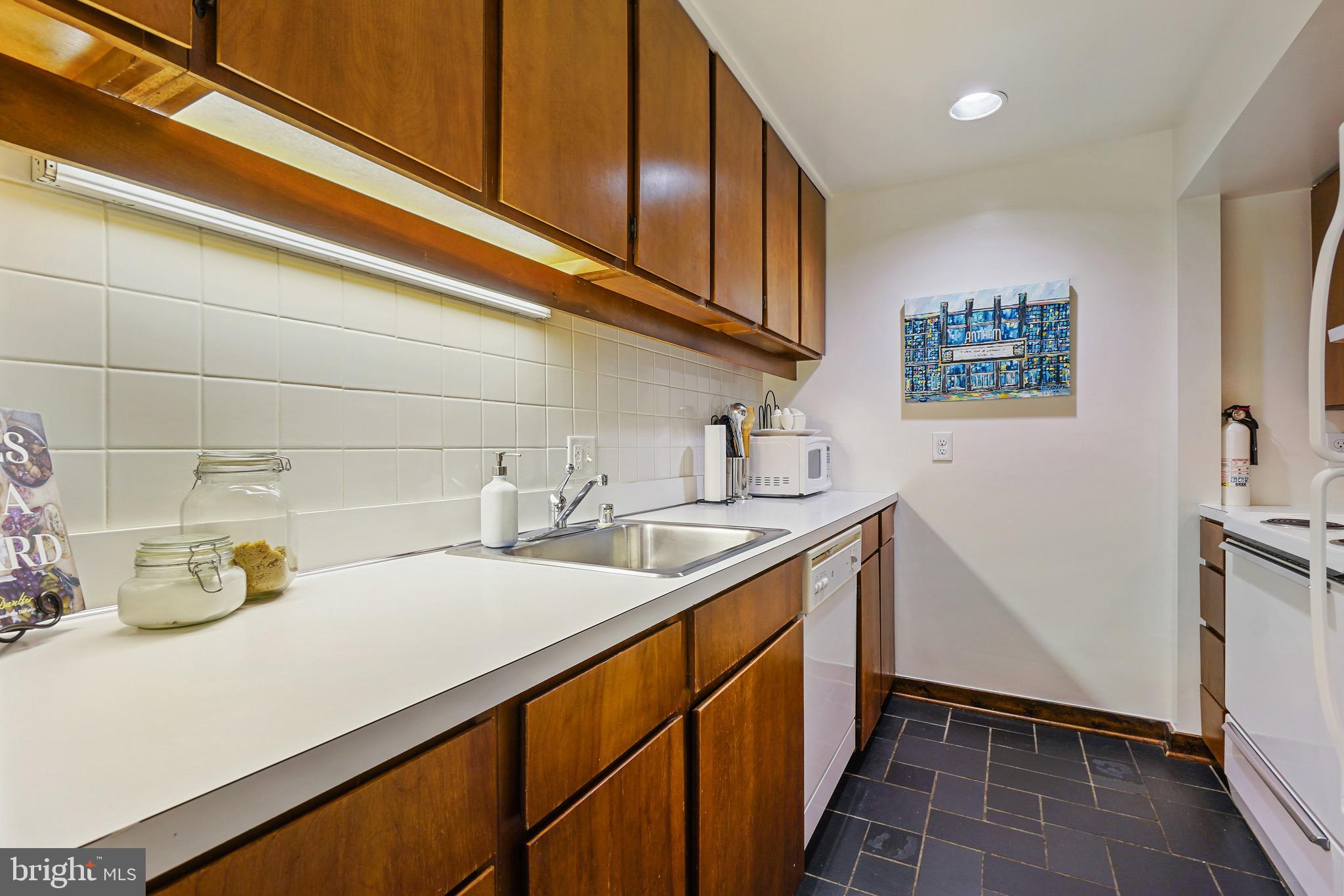 103 6th St NE