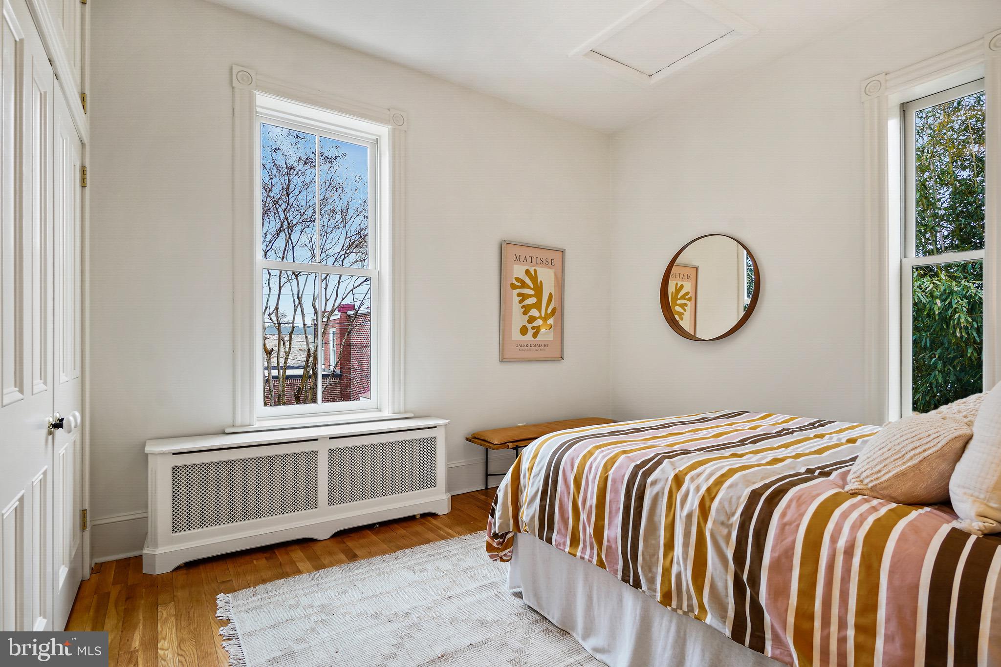 103 6th St NE