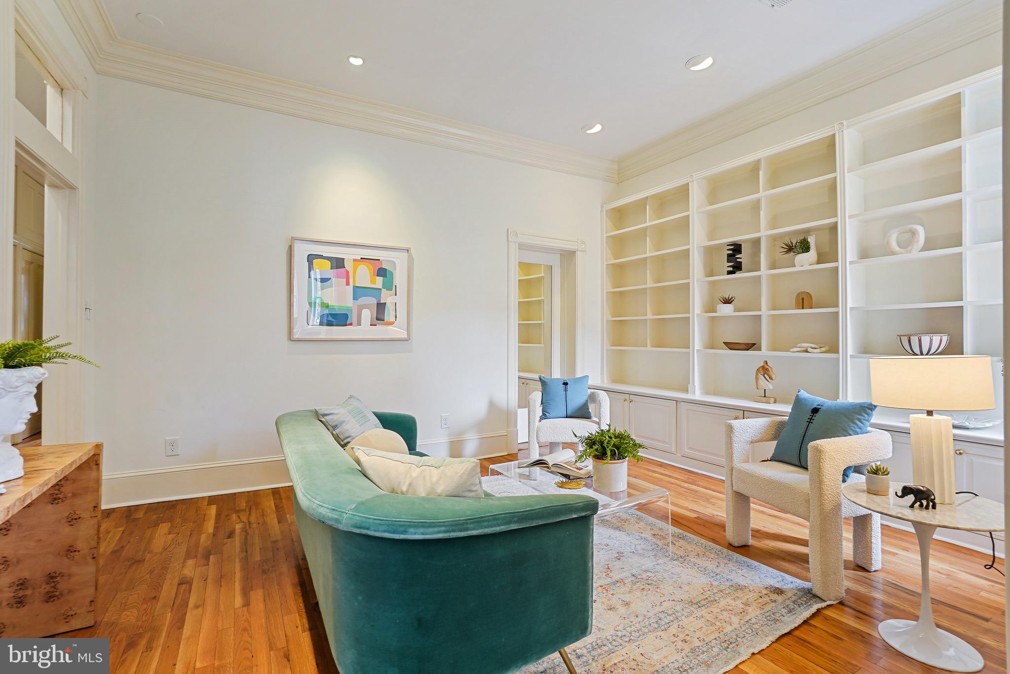 103 6th St NE