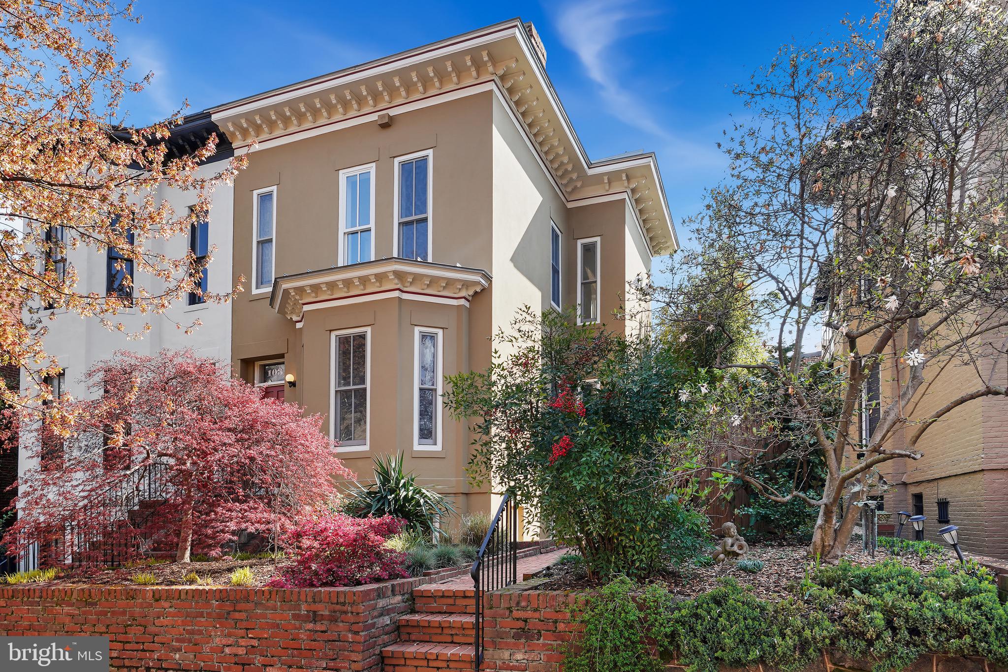 103 6th St NE