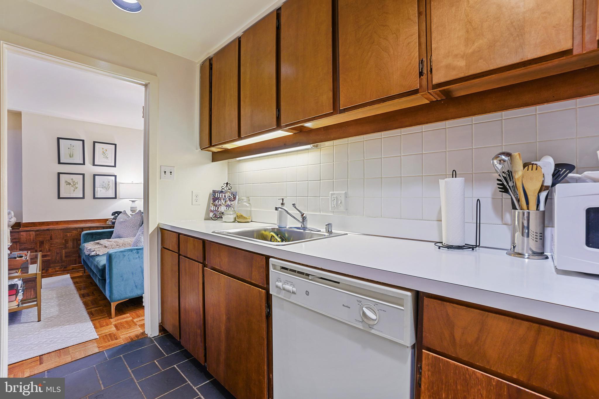 103 6th St NE