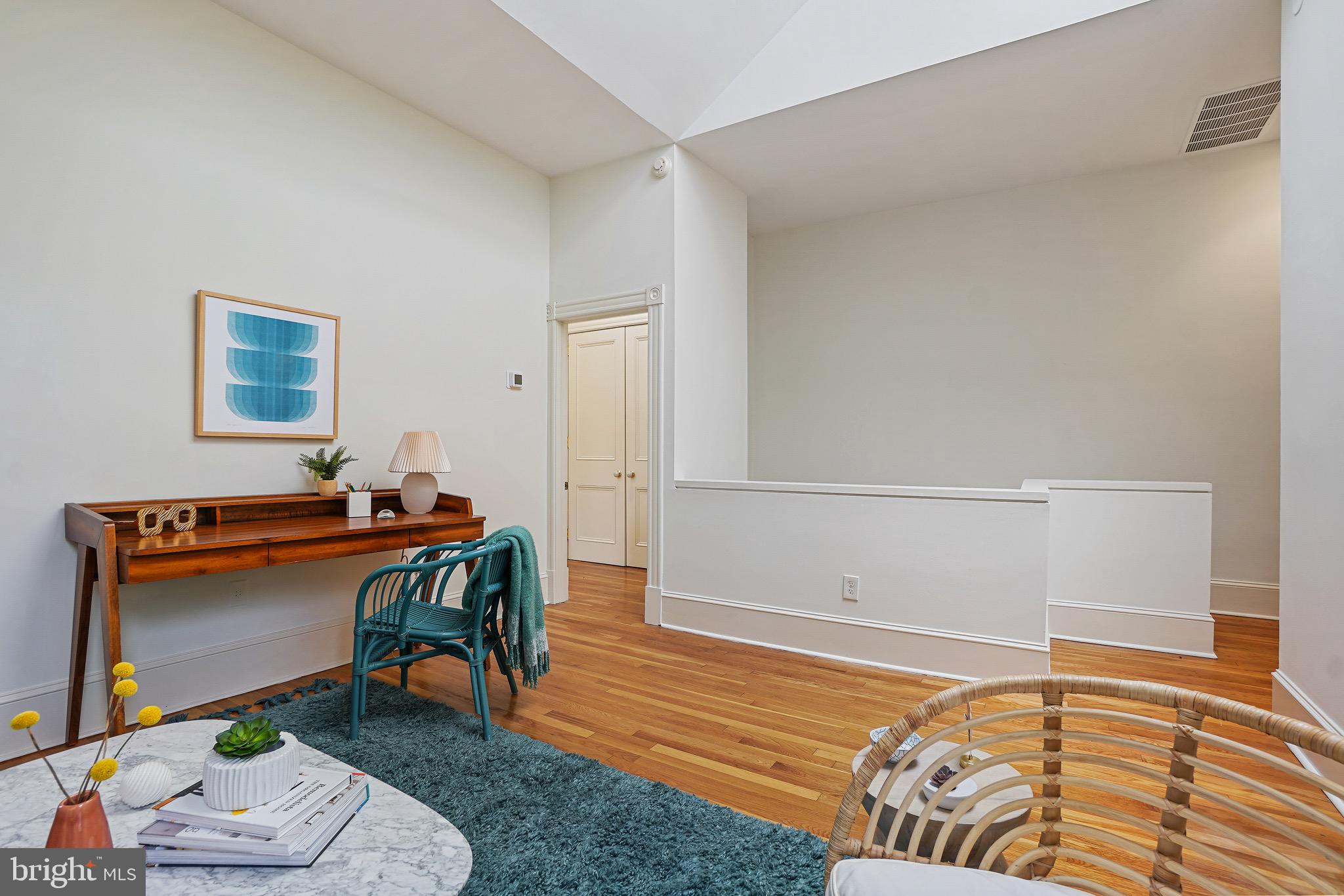 103 6th St NE