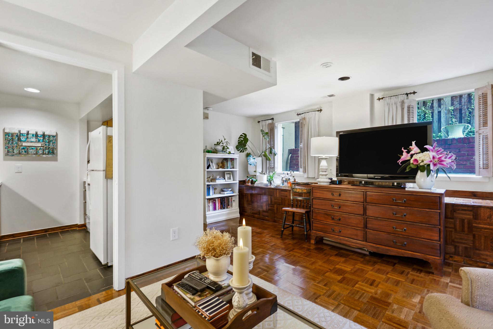 103 6th St NE