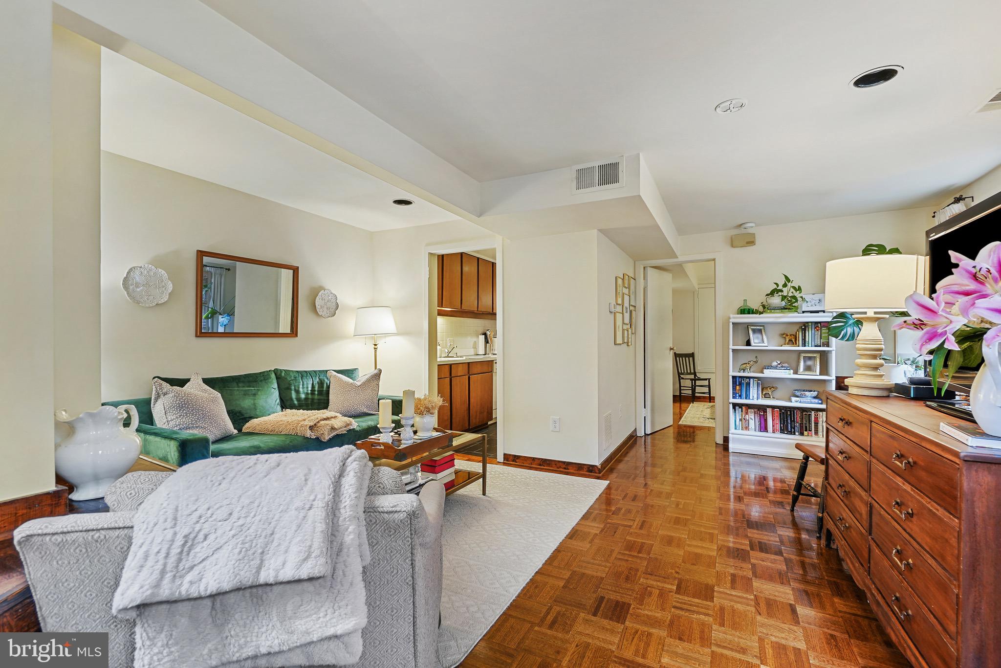 103 6th St NE