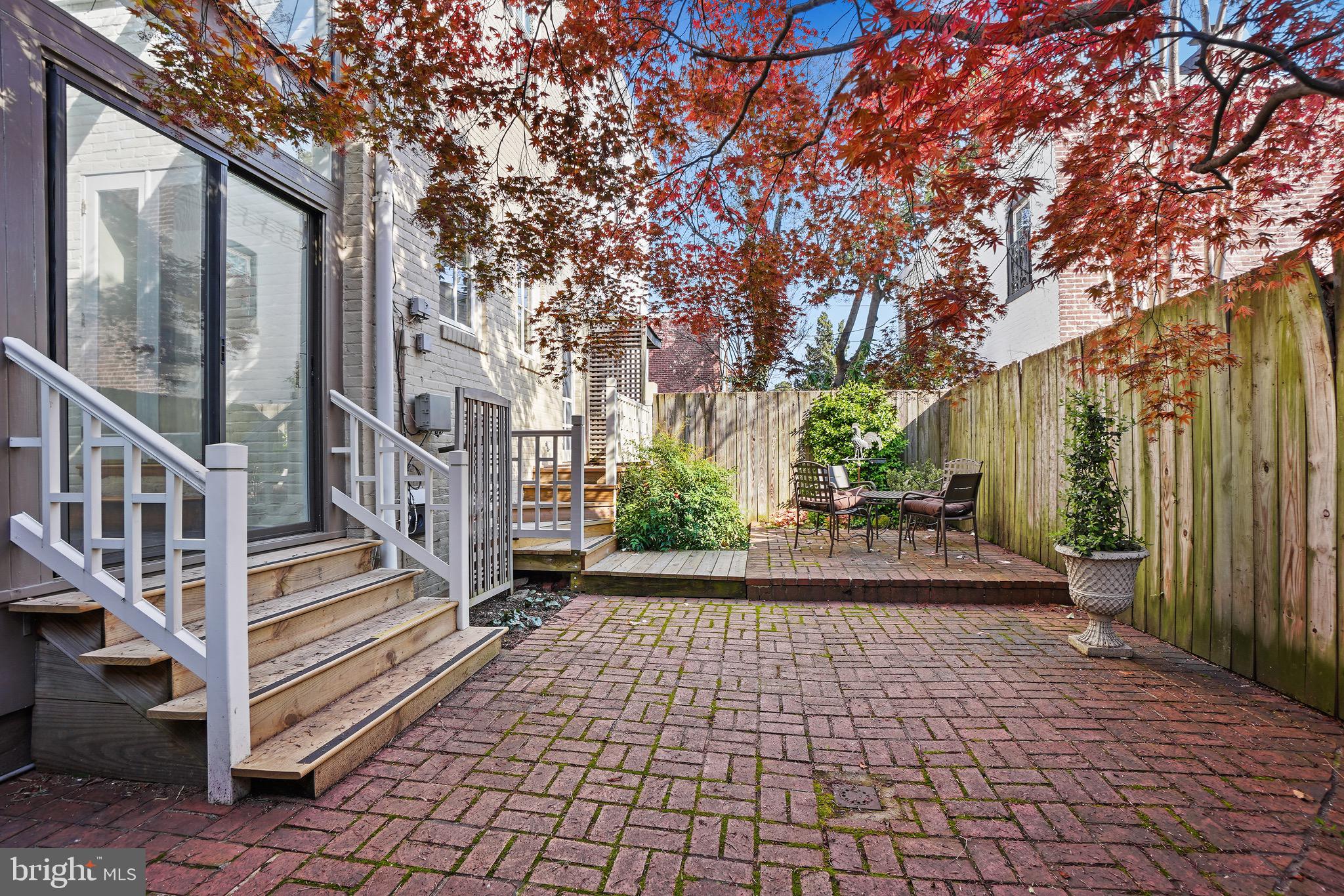103 6th St NE