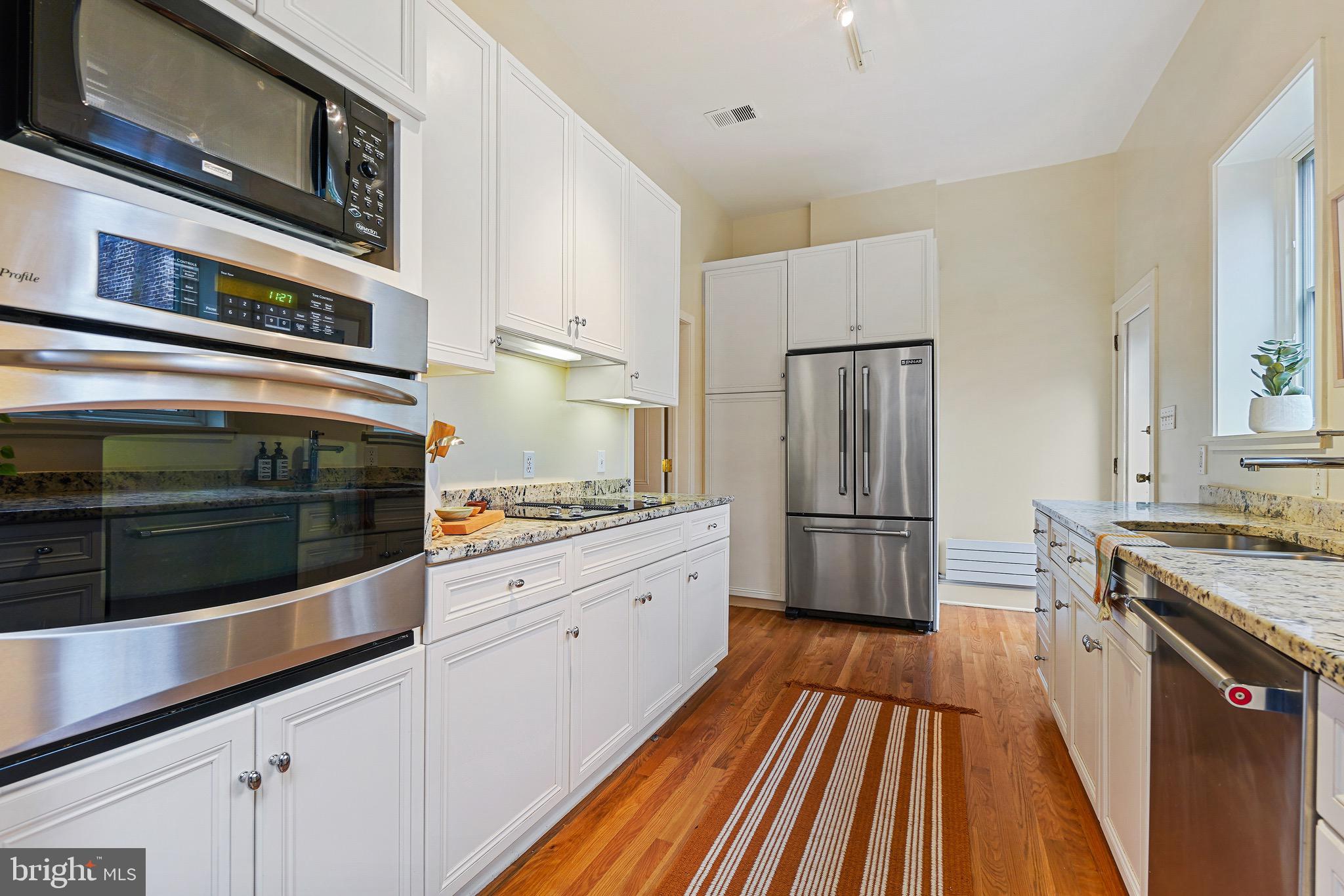 103 6th St NE