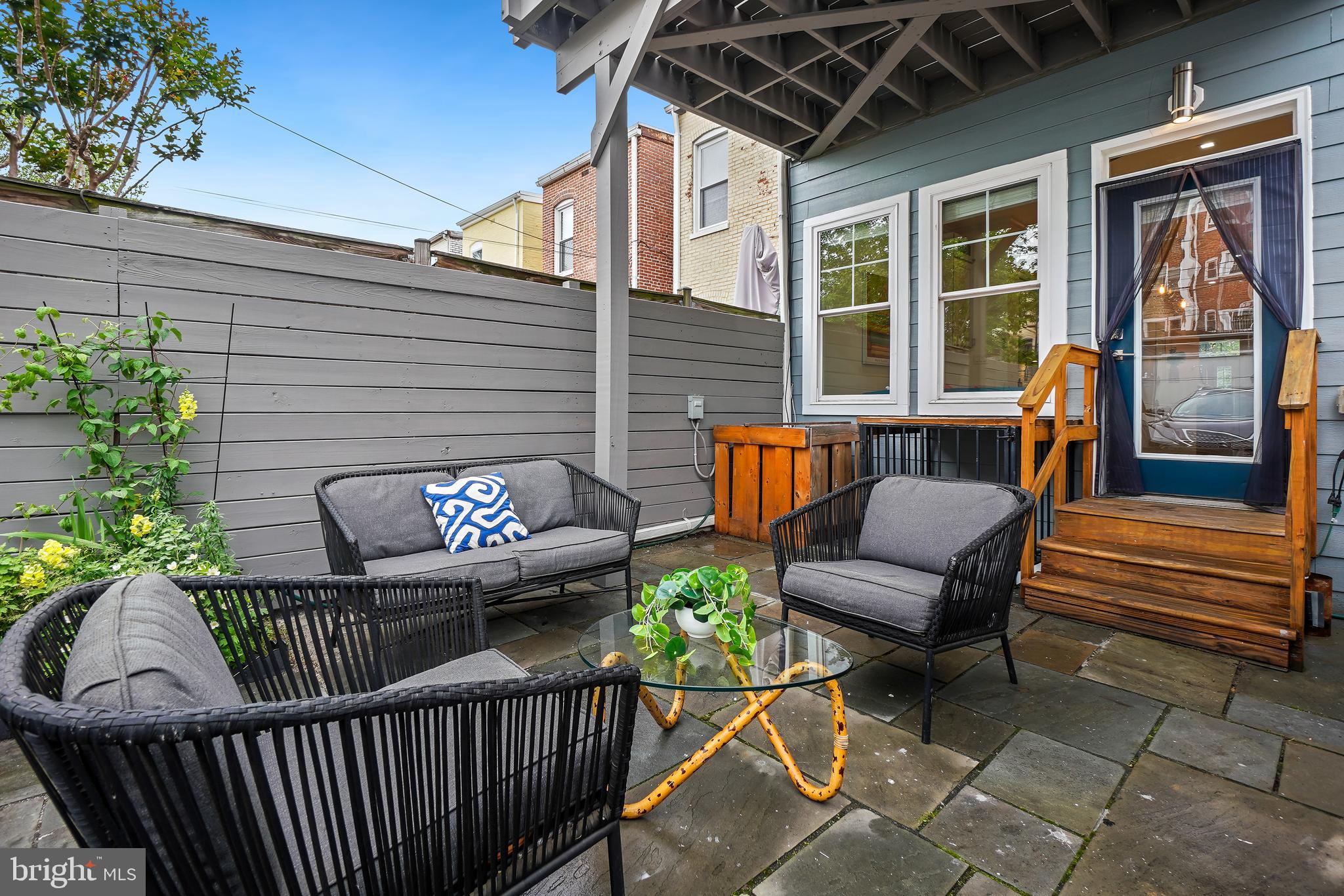 1241 G ST NE