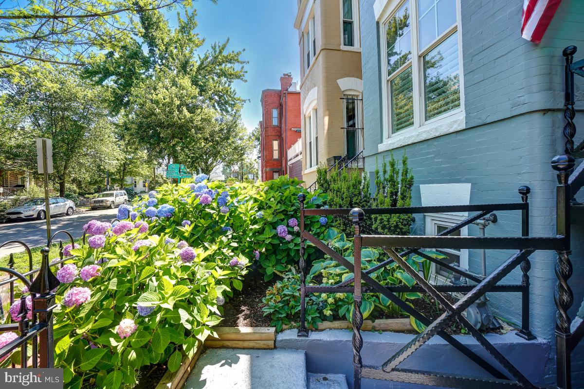 1241 G ST NE