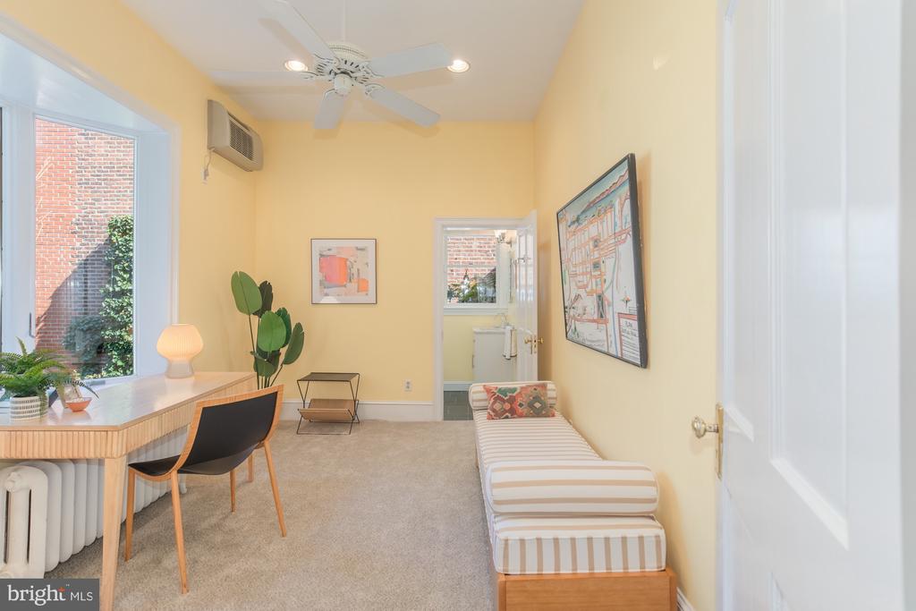 101 6TH STREET NE