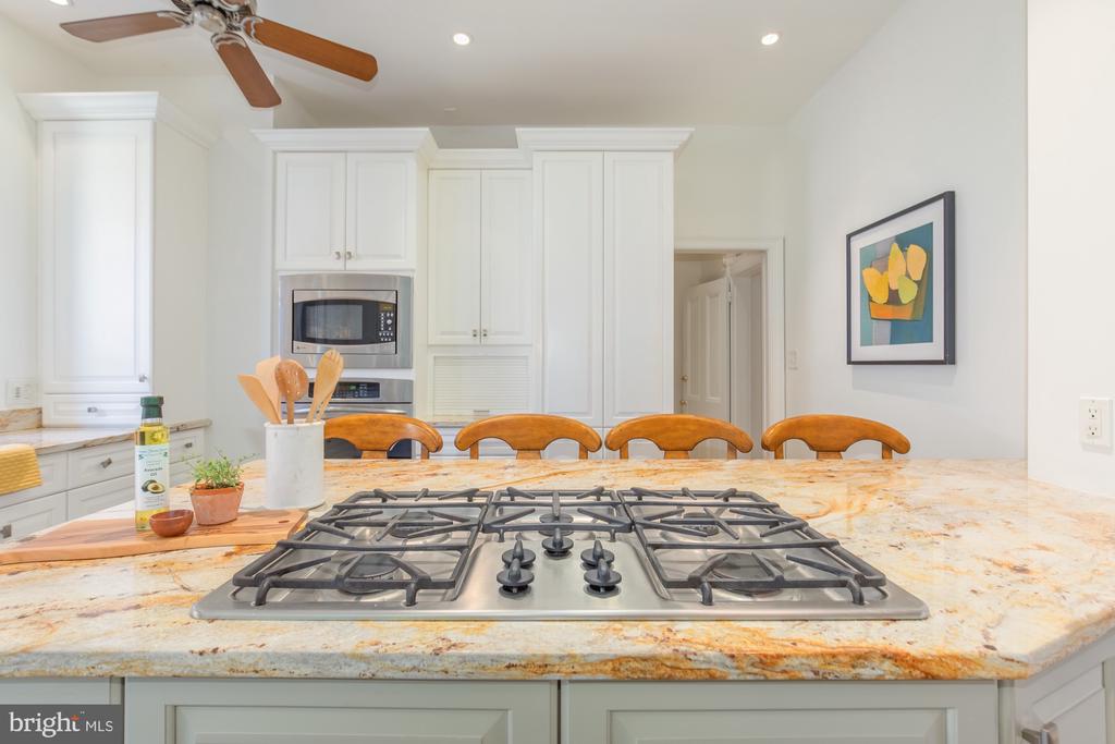 101 6TH STREET NE