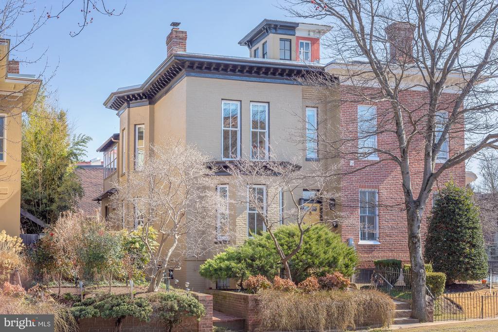 101 6TH STREET NE